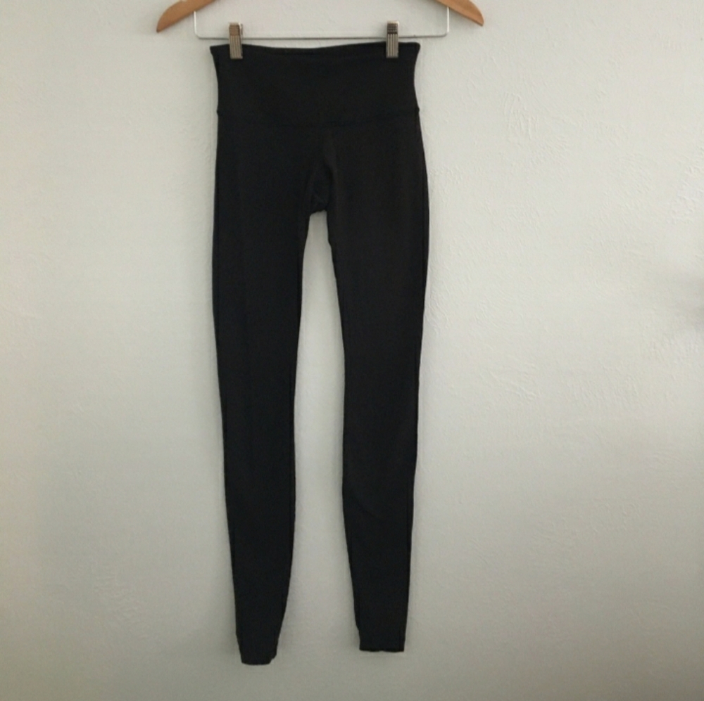 SOLD Black lululemon wunder under leggings size 2